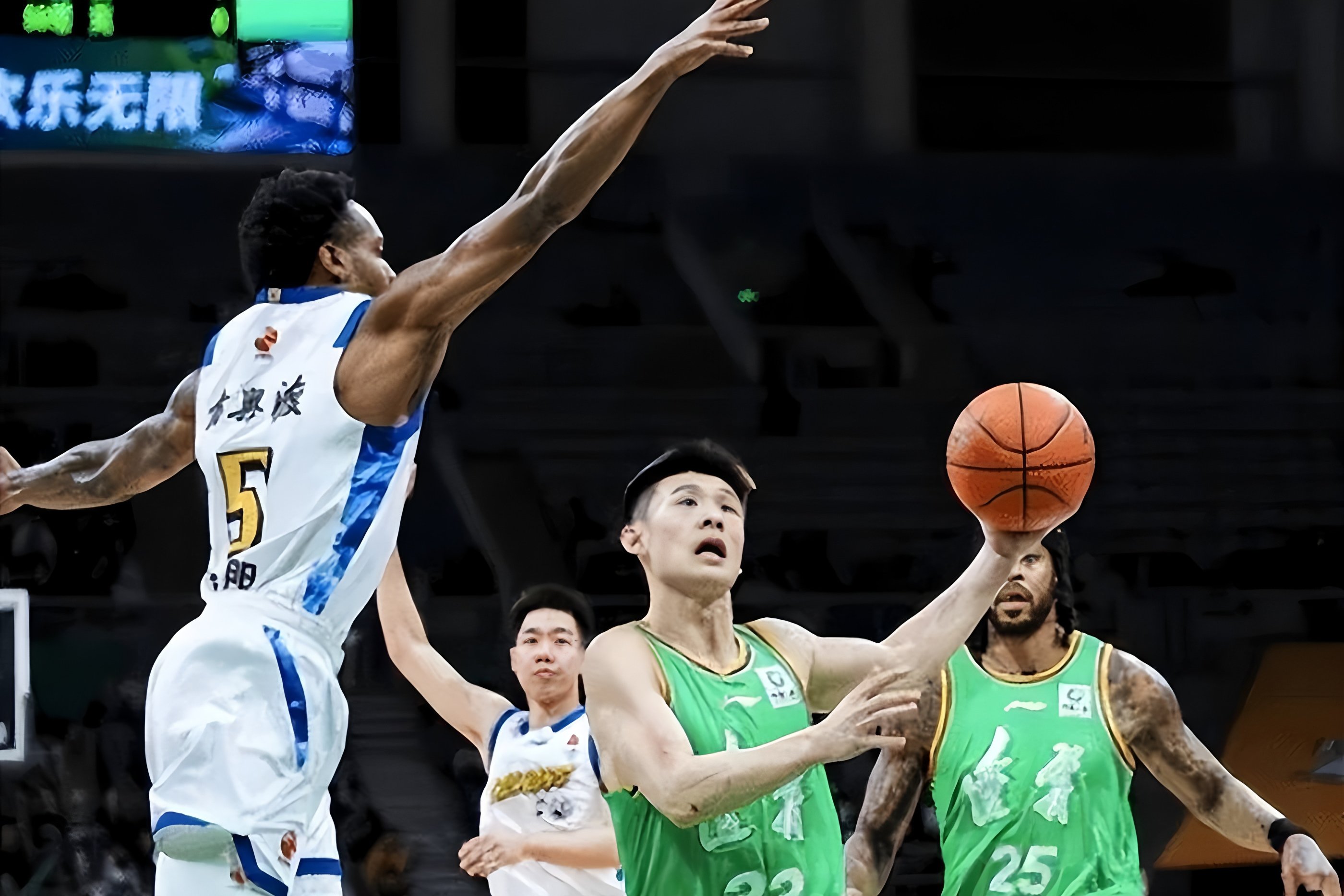 包含重磅！风云突变尼斯加时末段豪取连胜赛前AC米兰备战CBA常规赛，集结日休斯敦火箭豪取连胜的词条