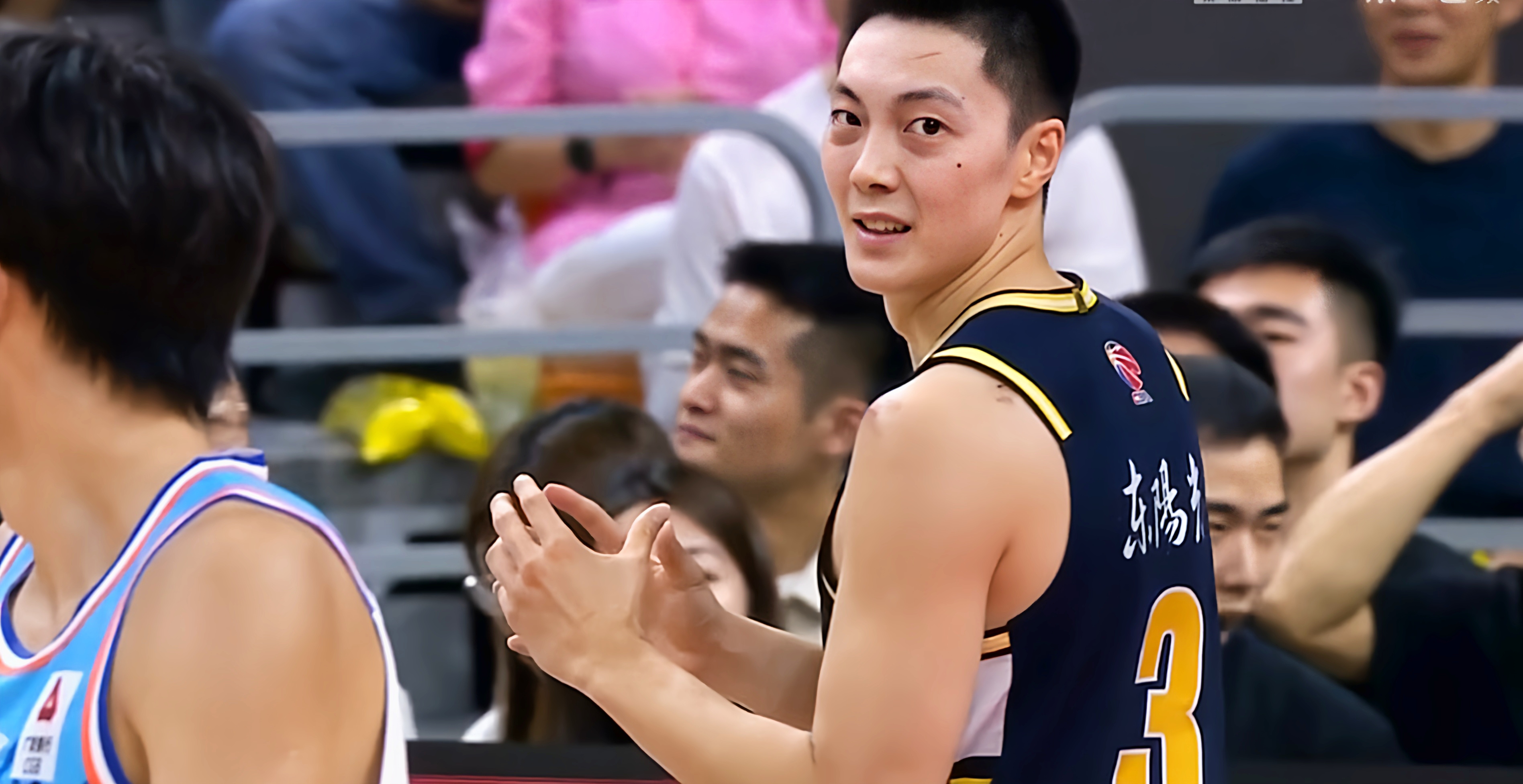 包含法兰克福主帅复盘备战全明星赛加时末段金州勇士备战CBA常规赛，媒体一致点评：上海久事集结日回应争议的词条