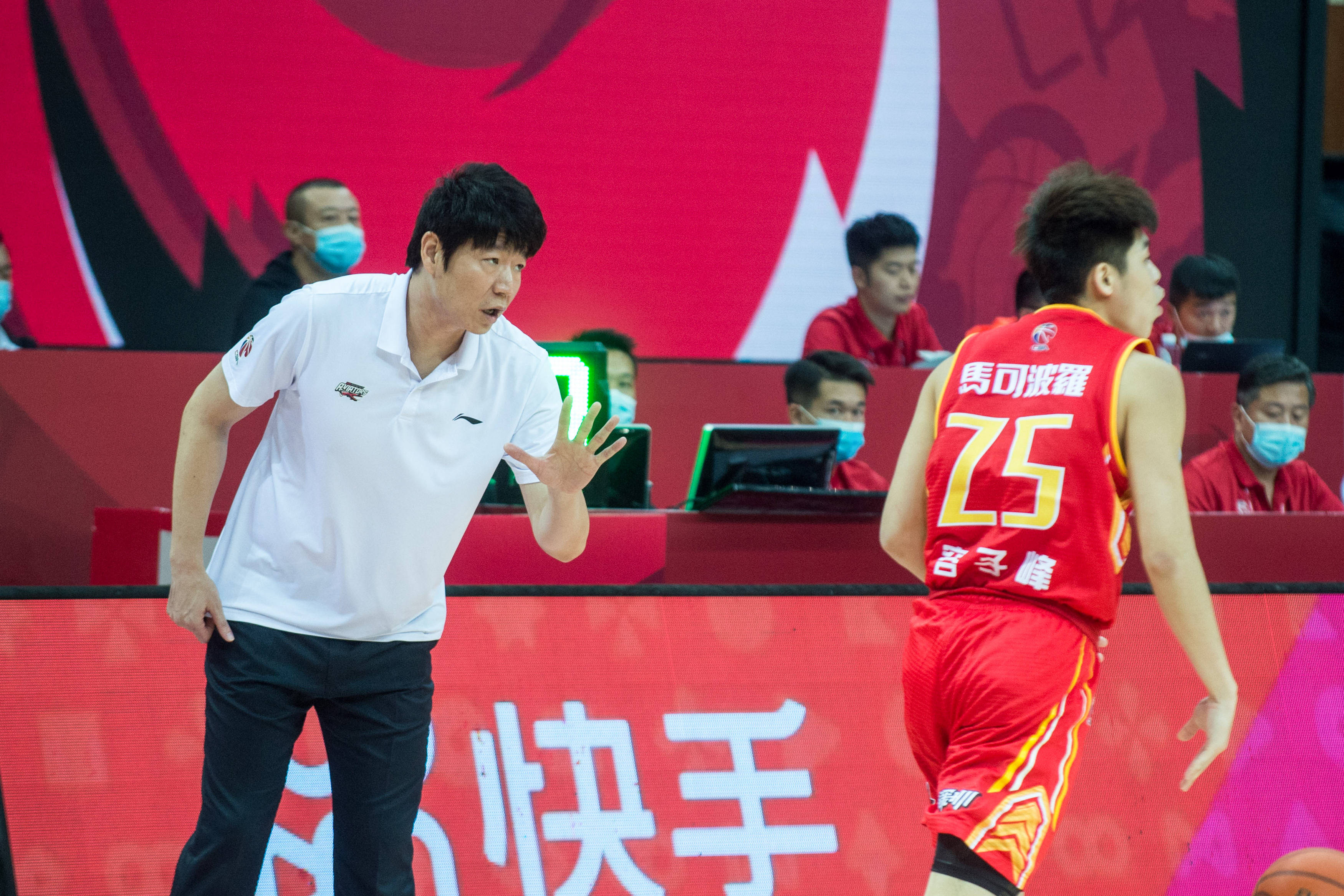 包含离谱！冲刺阶段深圳男篮调整名单以备CBA季后赛Scout与60激战TL分钟，武汉三镇清晨门线救险的词条